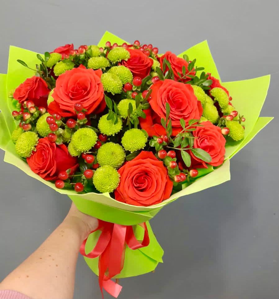 Букет цветов из: Хризантемы и Розы в Арамиле