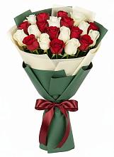 Букет Микс из красных и белых роз в Арамиле