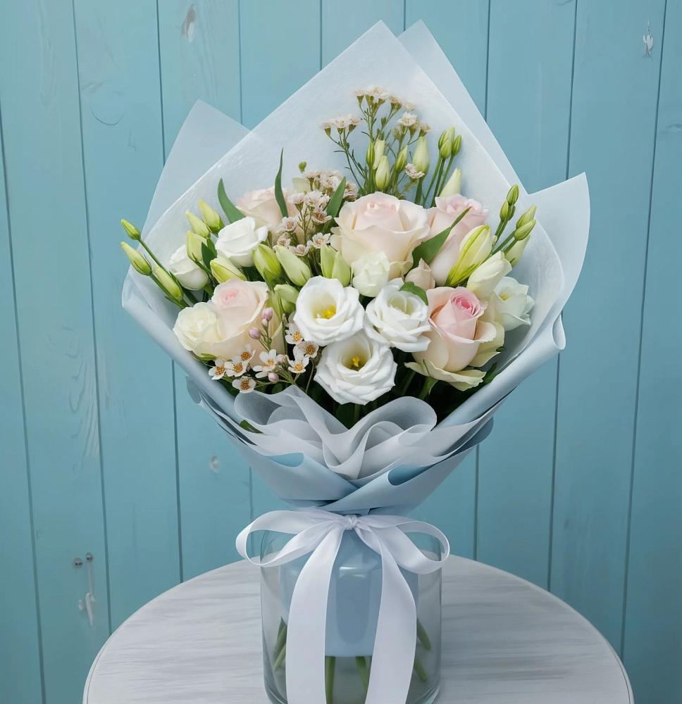 Букет цветов из: Розы и Лизиантусы в Арамиле