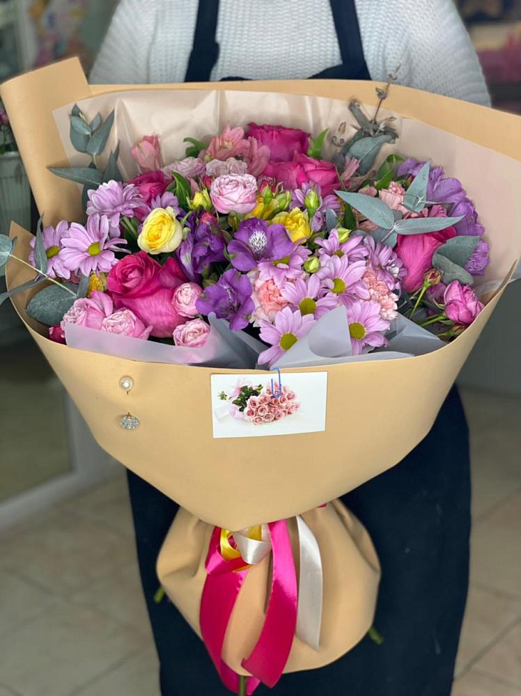 Букет цветов из: Хризантемы, Гвоздики и Альстромерии в Арамиле