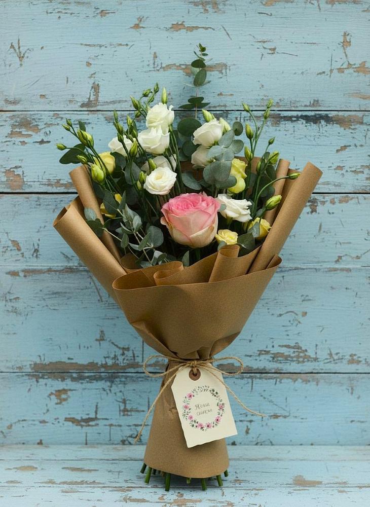 Букет цветов из: Розы и Лизиантусы в Арамиле