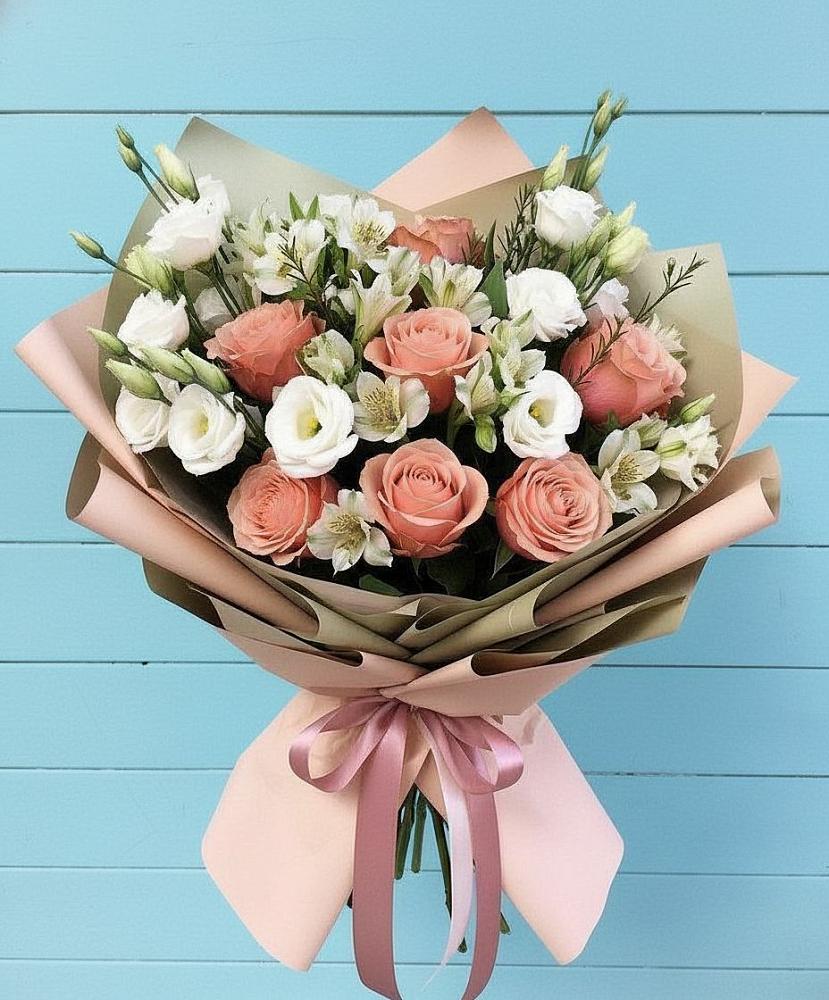 Букет цветов из: Розы, Альстромерии и Лизиантусы в Арамиле