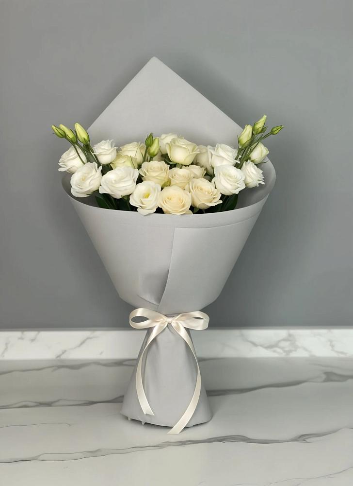 Букет цветов из: Розы и Лизиантусы в Арамиле