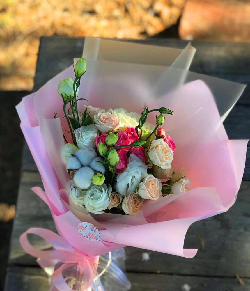 Букет цветов из: Розы и Лизиантусы в Арамиле