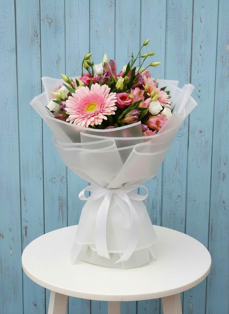 Букет цветов из: Герберы, Альстромерии и Лизиантусы в Арамиле