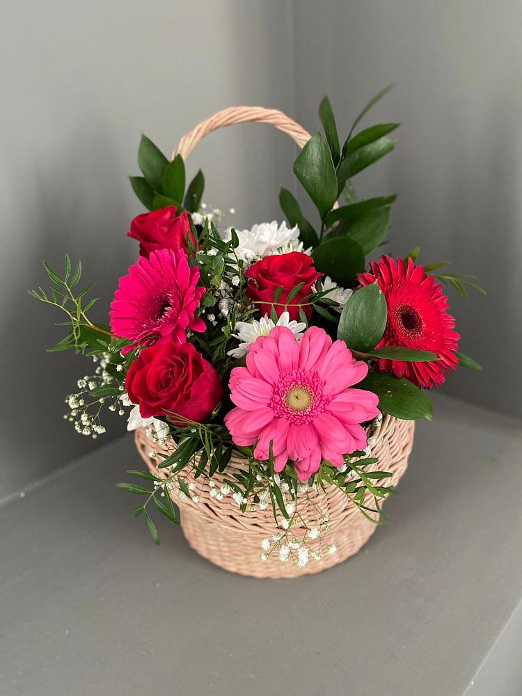 Цветочная композиция из Розы, Хризантемы и Герберы в корзине в Арамиле