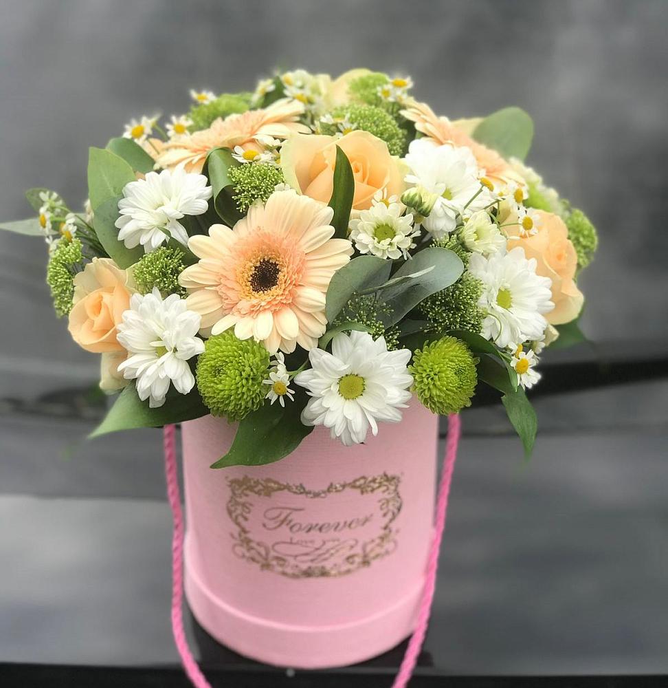 Цветочная композиция из Розы, Герберы и Хризантемы в шляпной коробке в Арамиле