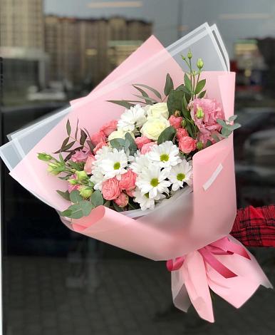 Букет цветов из: Розы, Лизиантусы и Хризантемы в Арамиле