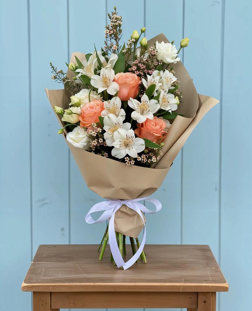 Букет цветов из: Альстромерии, Лизиантусы, Розы и Хризантемы в Арамиле