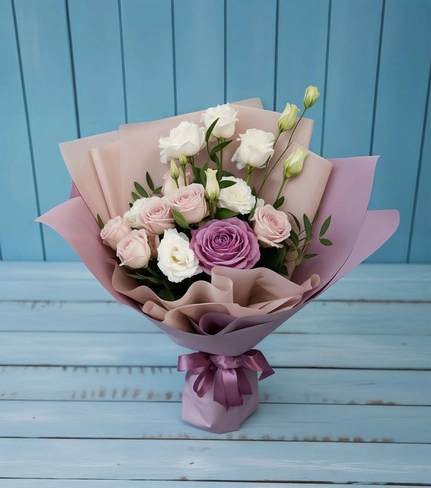 Букет цветов из: Розы и Лизиантусы в Арамиле